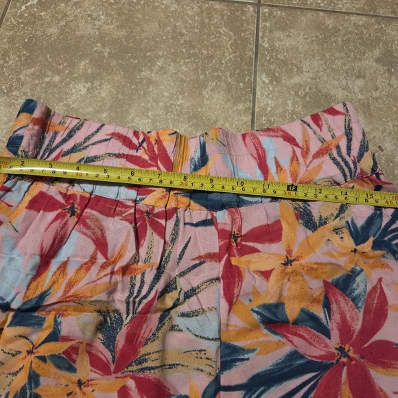 Jessica Simpson Pink Floral Wide Leg Cropped Pants Sz L ResortWear Lagenlook - Picture 9 of 10